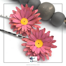 Load image into Gallery viewer, Floral Bobby Pins- Daisy
